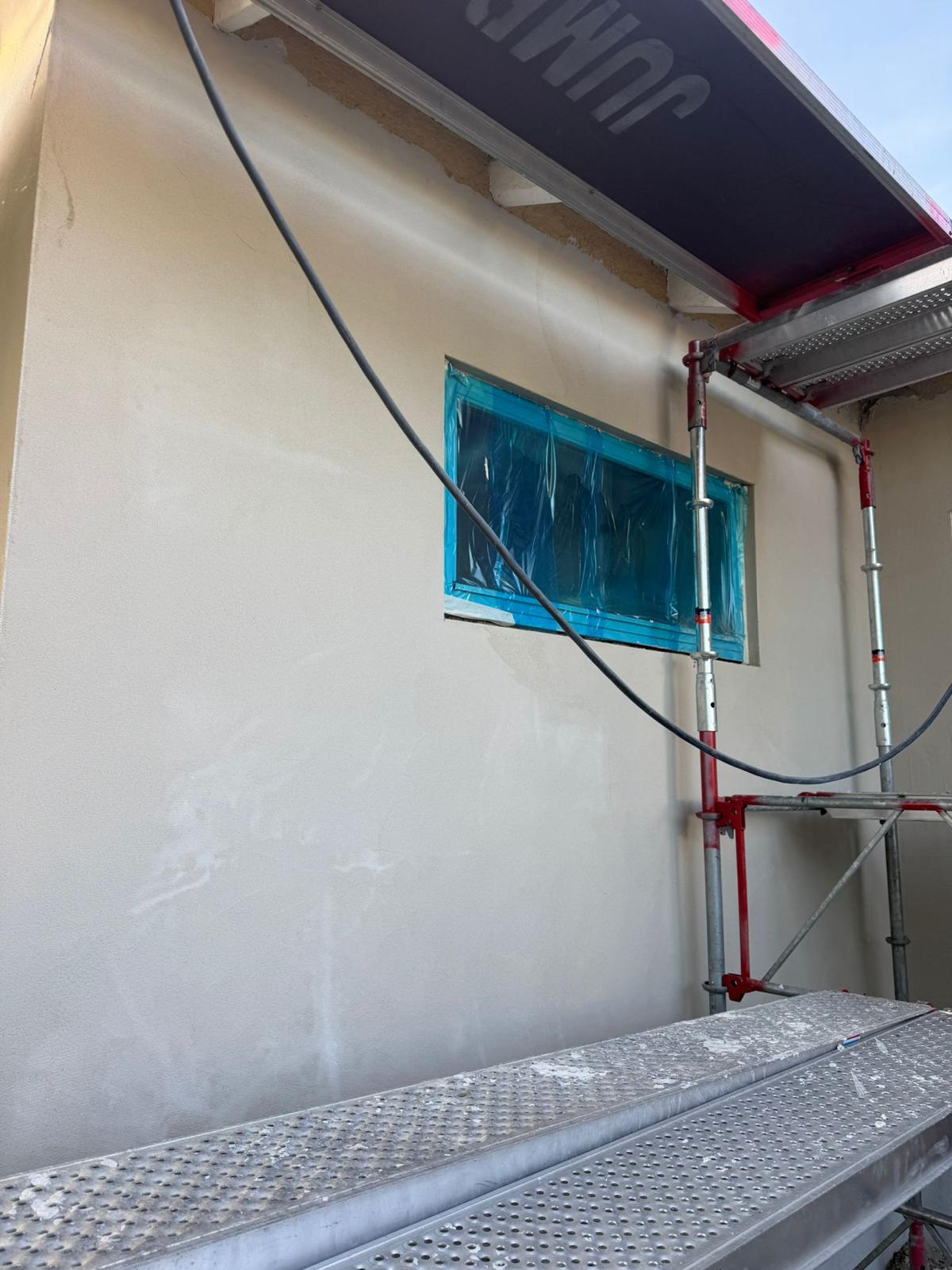 Pudset facade med vindue